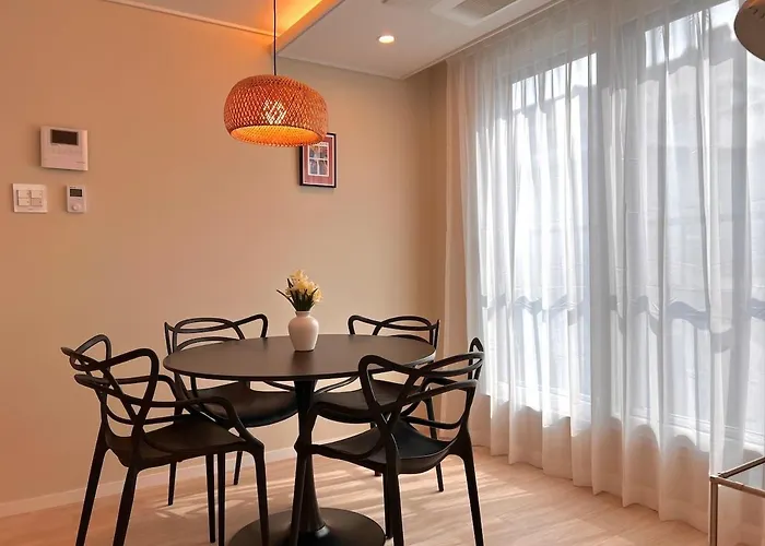 Апартаменты 201 Newly Opened Yeonnam Hongdae 5 Minutes Airport Bus Yeonhui 4person Sunny And Quiet Сеул