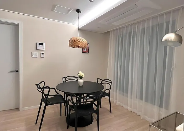 Апартаменты 201 Newly Opened Yeonnam Hongdae 5 Minutes Airport Bus Yeonhui 4person Sunny And Quiet