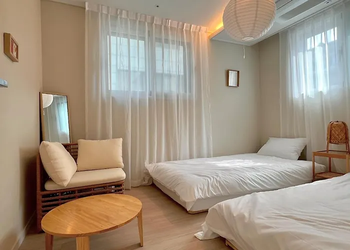 Апартаменты 201 Newly Opened Yeonnam Hongdae 5 Minutes Airport Bus Yeonhui 4person Sunny And Quiet Сеул