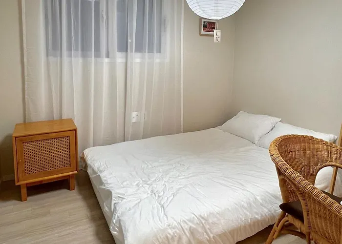 Апартаменты 201 Newly Opened Yeonnam Hongdae 5 Minutes Airport Bus Yeonhui 4person Sunny And Quiet *